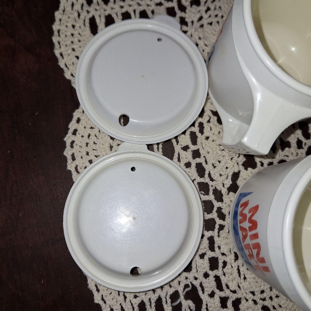 Aladdin Mini Mart Mugs with Lids, 12 ounces, 1980s - Picture 4 of 11